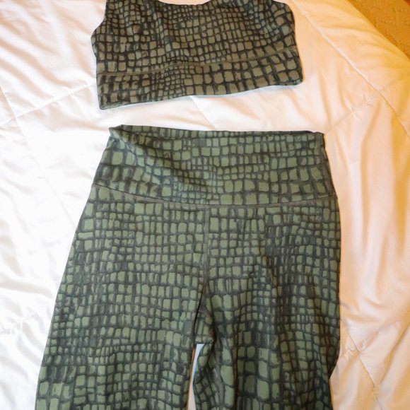 Fabletics Shorts Set - Picture 4 of 4